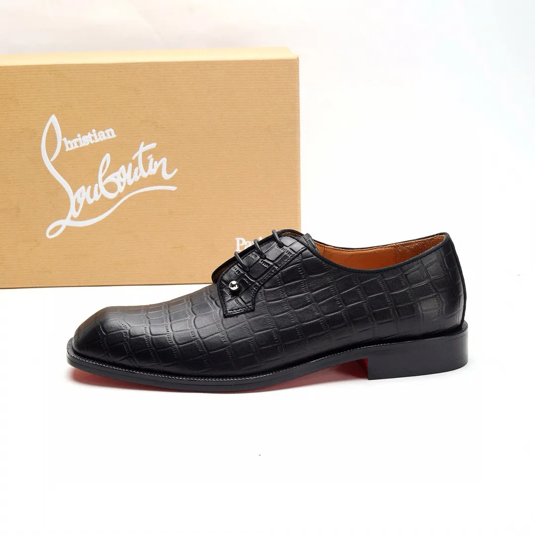 Batch 1,080 yuan 💰••New real shots••CL～High-end men’s 👔casual•loafers with red soles! ••🆑Genuine and top-quality goods from original orders ••✅💯 Purchase goods from top-quality original orders! Original imported patterned cowhide ➕Imported cowhide lining ➕Cowhide feet ➕Original leather outsole~🉑️Feel free to compare the authentic ones! Size: 38-44 (45.46.47 can be customized)